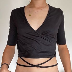 Quarter Sleeve Black Wrap Top 🖤
Size M